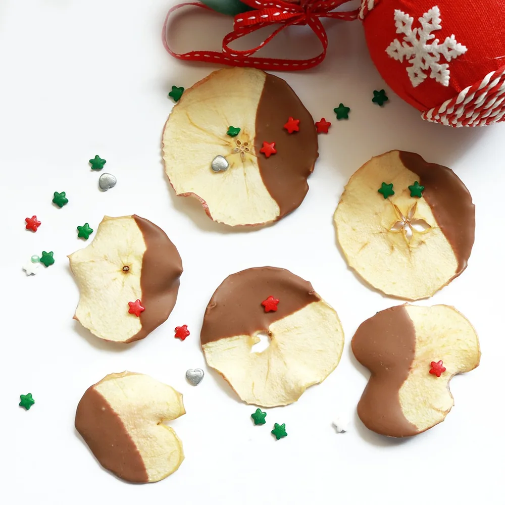 Chips de manzana FRUCH bañados en chocolate con granas de colores